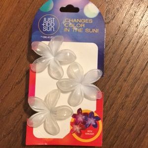Color changing hair clips